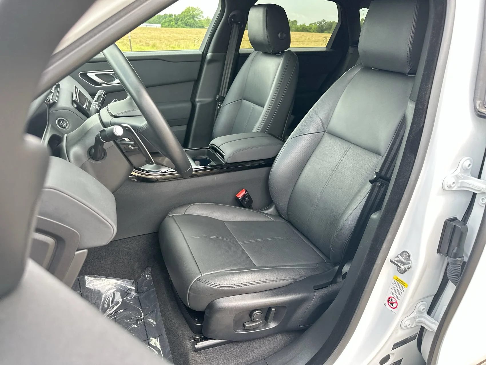 Used 2025 Silver Land Rover Dynamic SE image 11