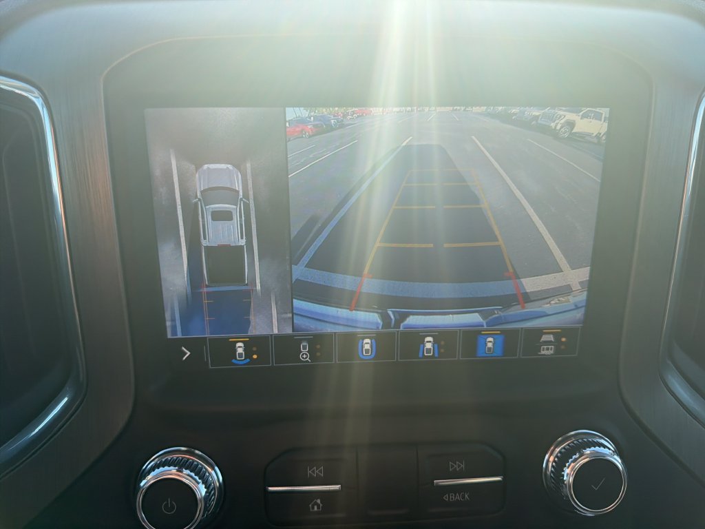 Used 2021 White GMC Denali image 22