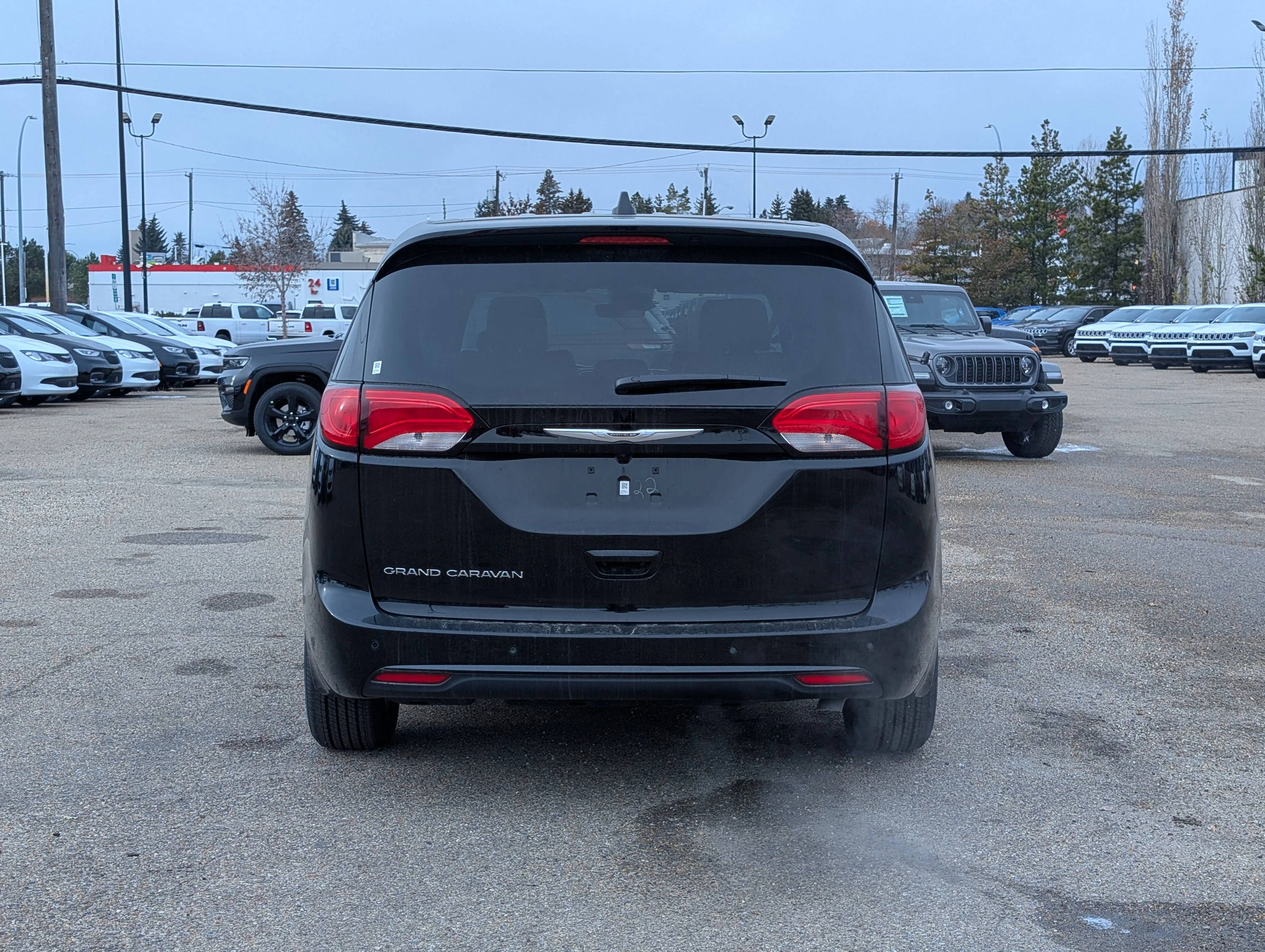 New 2026 Diamond Black Crystal Pearl Chrysler SXT image 5