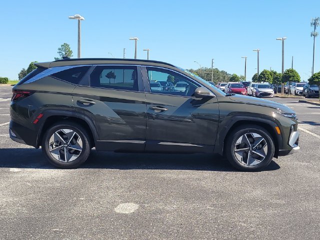 Used 2025 Green Hyundai SEL image 6