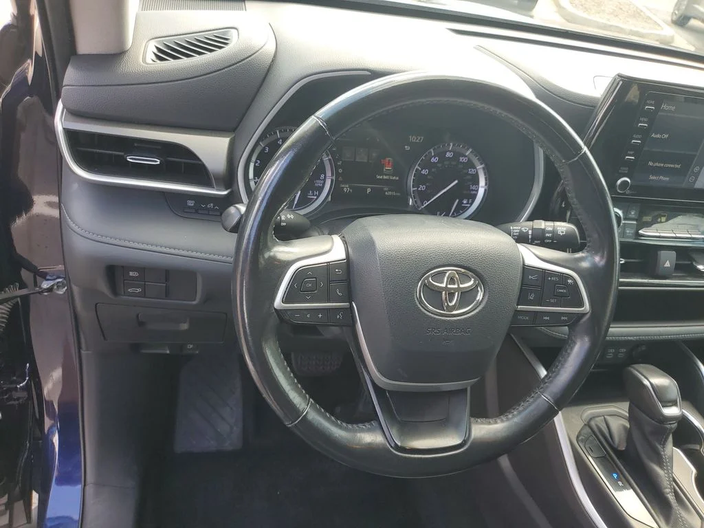 Used 2022  Toyota XLE image 14