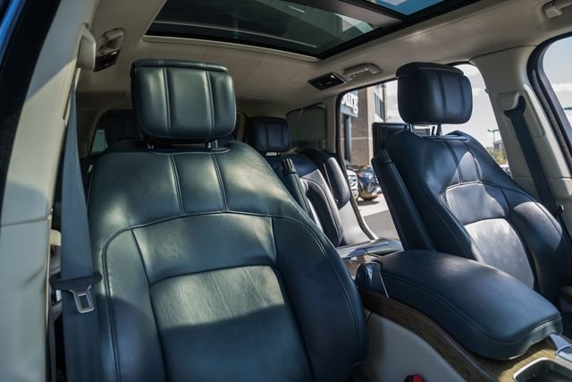 Used 2018 Byron Blue Metallic Land Rover 5.0L V8 Supercharged Autobiography image 41