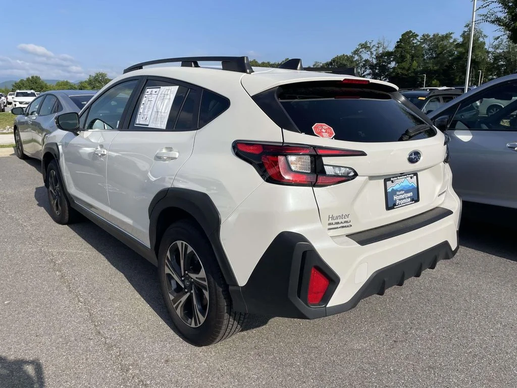 Used 2025 Crystal White Pearl Subaru Premium image 3
