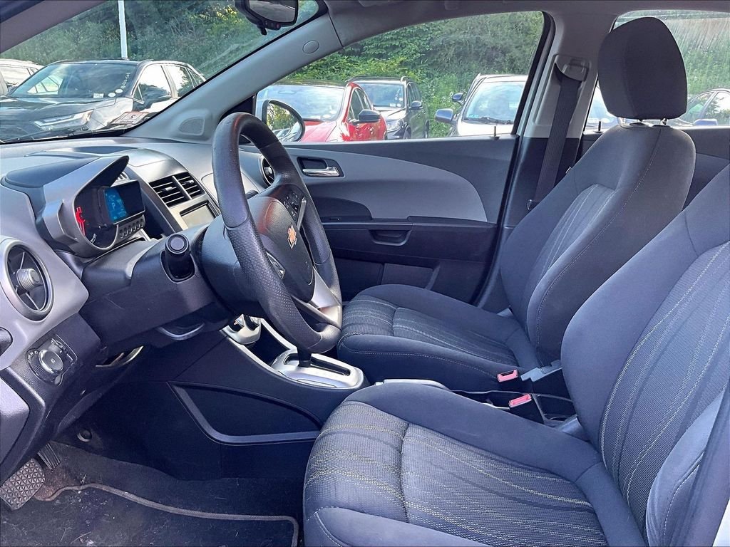 Used 2016 Silver Chevrolet LT image 4
