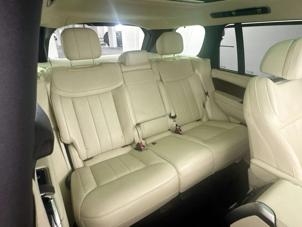 Certified Used 2023 White Land Rover SE image 27