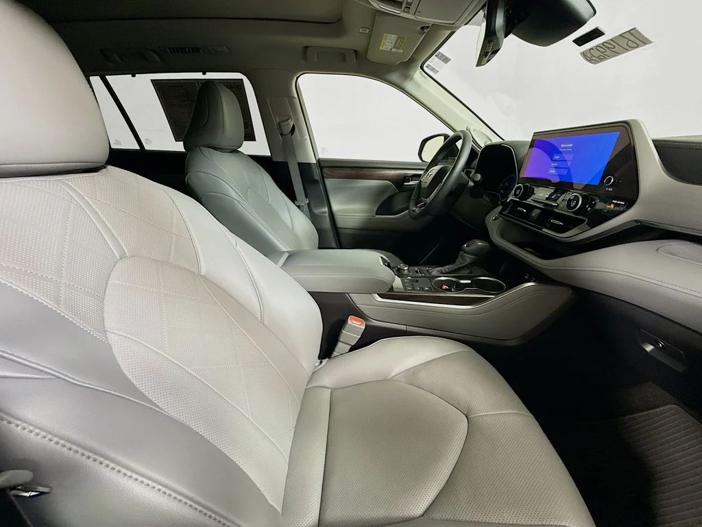 Certified Used 2025 Celestial Silver Metallic Toyota Platinum image 30