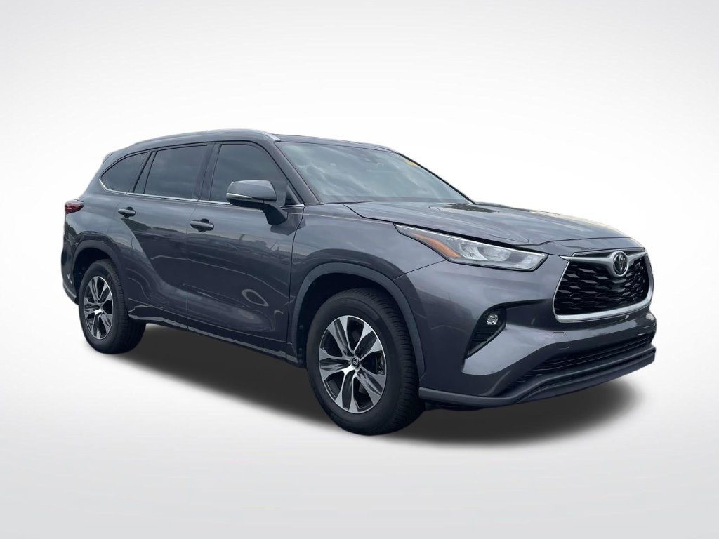 Used 2020 Gray Toyota XLE image 1