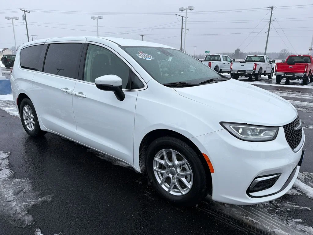 2023 Chrysler Pacifica Touring L - Photo 7