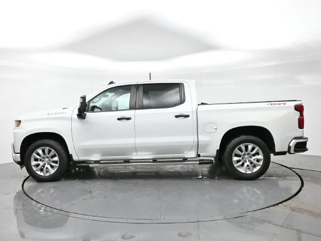 Used 2021 SUMMIT WHITE Chevrolet Custom image 4