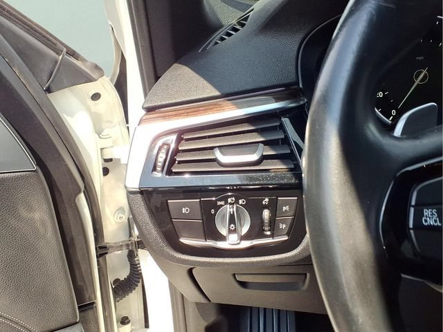 Used 2017 White BMW xDrive image 12