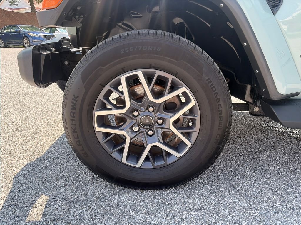 Used 2024 Earl Clearcoat Jeep Sahara image 28