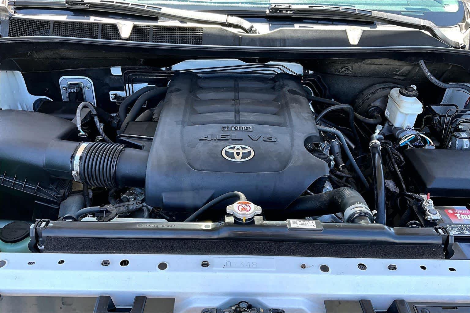 Used 2018 Super White Toyota SR image 31
