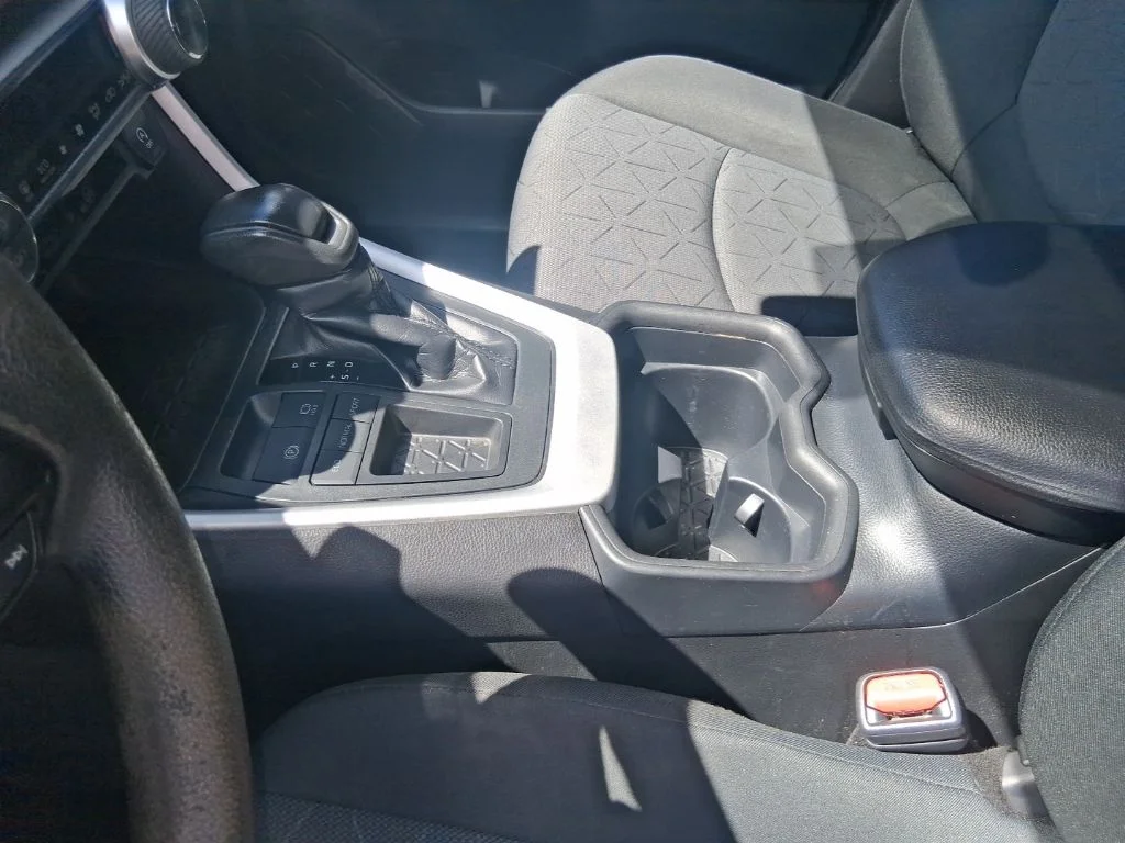 Used 2020 White Toyota XLE image 13