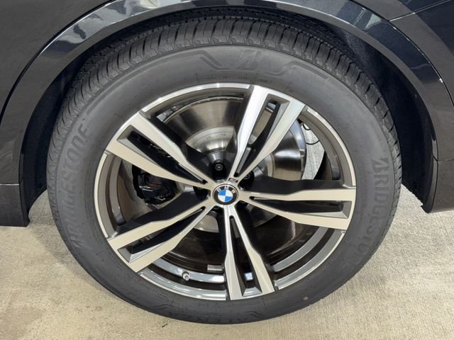 New 2027 Black Sapphire Metallic BMW xDrive40i image 24