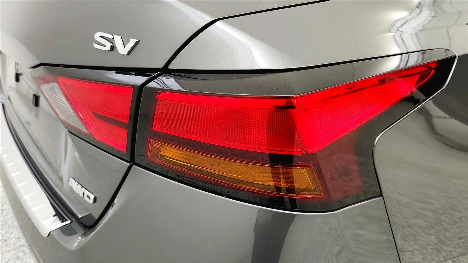 Used 2022 Gun Metallic Nissan 2.5 SV image 15