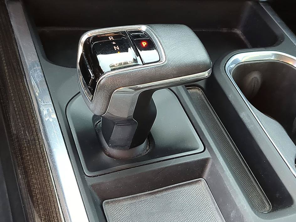 Used 2025 Summit White Chevrolet RST image 26
