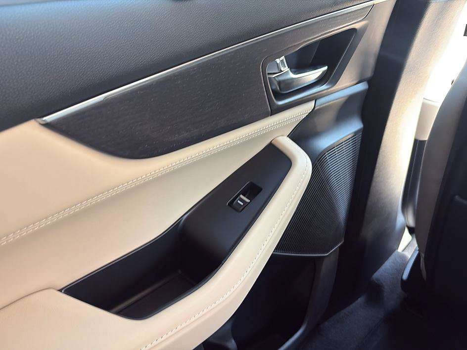 Used 2022 Platinum White Acura w/Advance Package image 24