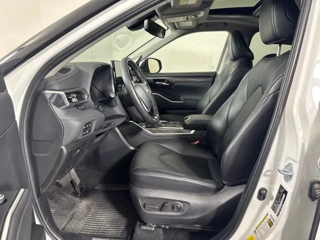 Used 2023 Pearl Toyota Limited image 11