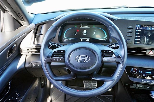 Used 2025 Gray Hyundai SEL Sport image 16