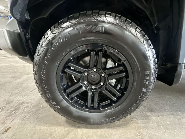 Used 2010  Toyota Base image 23