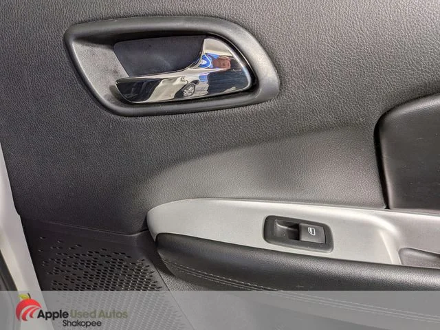 Used 2016 White Dodge Crossroad image 37