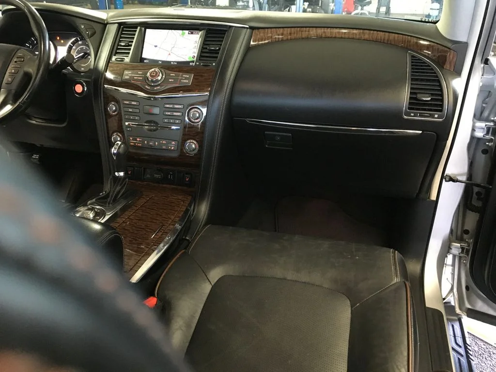 Used 2020 Silver Nissan SL image 36