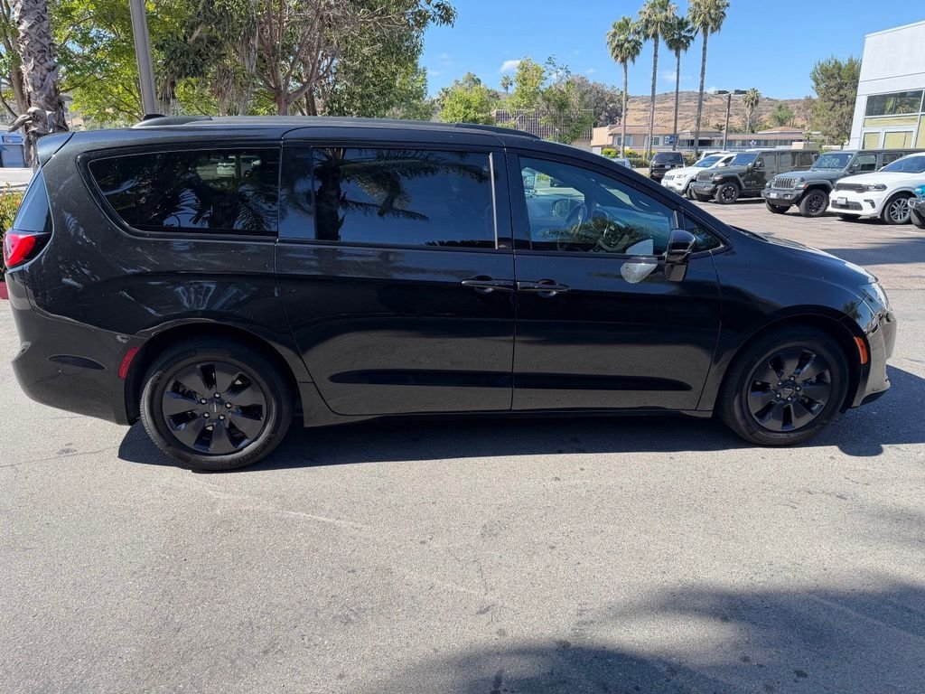 Used 2019 Black Chrysler Limited image 16