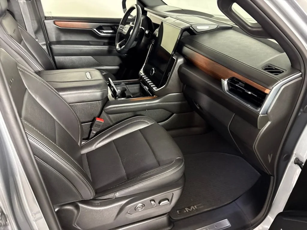Used 2025 Sterling Metallic GMC Denali image 22