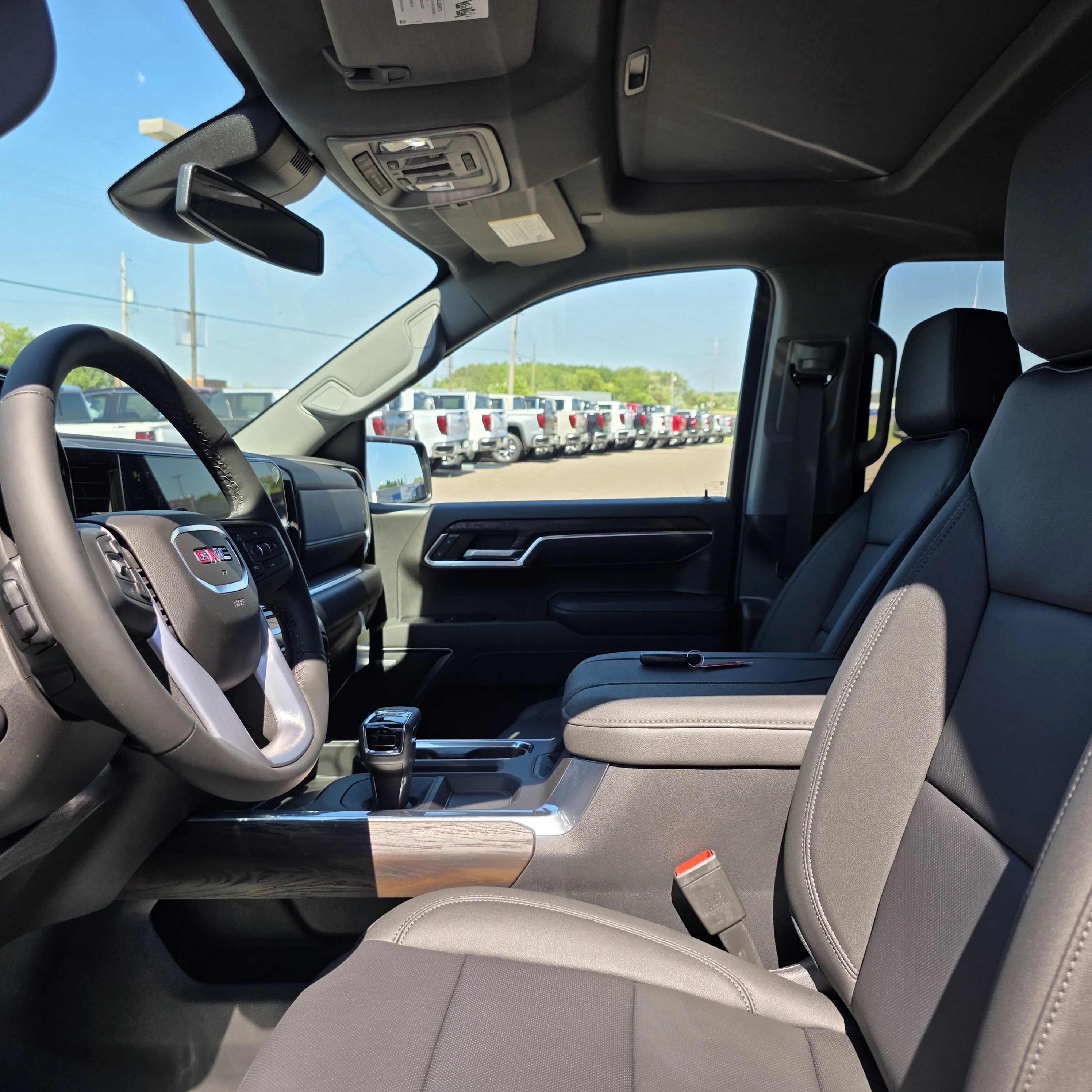 2026 GMC Sierra 1500 SLT - Photo 8
