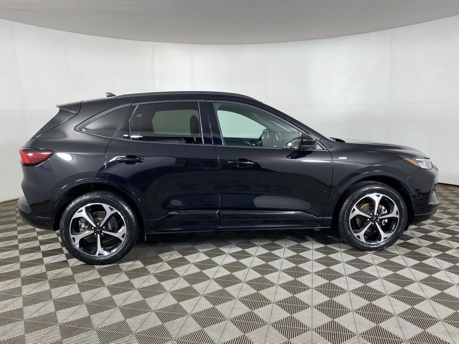 Used 2024 Agate Black Ford ST-Line Select image 8