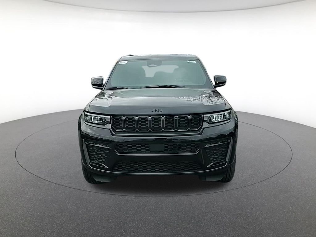 New 2026 Diamond Black Crystal Pearlcoat Jeep Altitude image 11