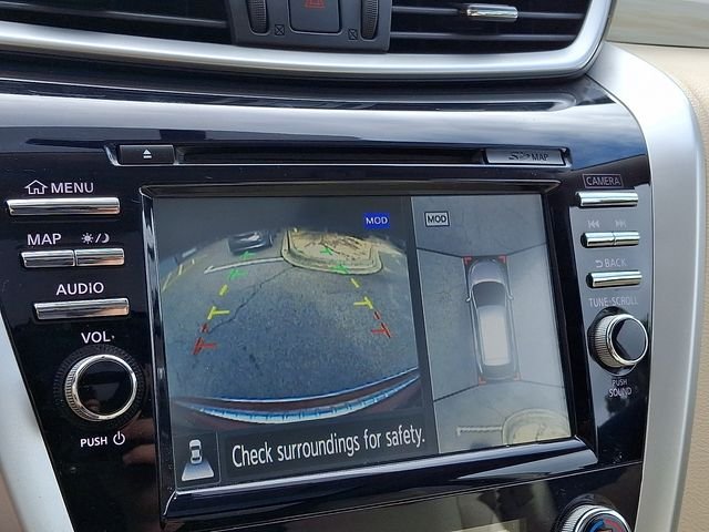Used 2016 Red Nissan Platinum image 19