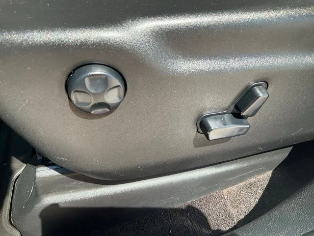 Used 2019 White Jeep Altitude image 6