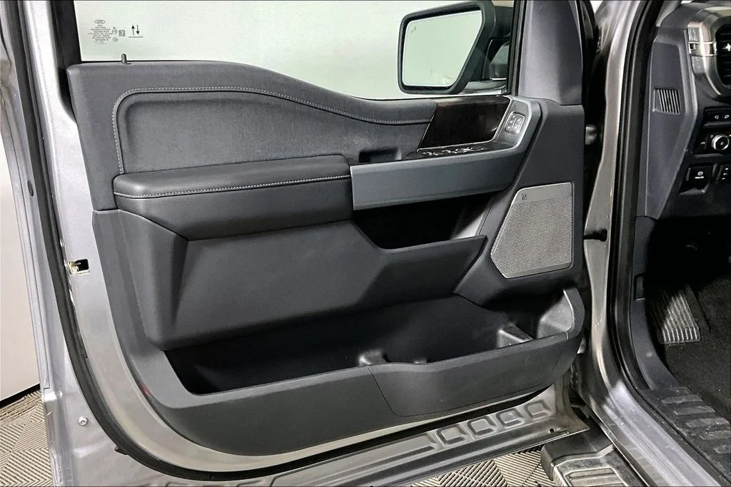 Used 2023 Silver Metallic Ford Lariat image 18