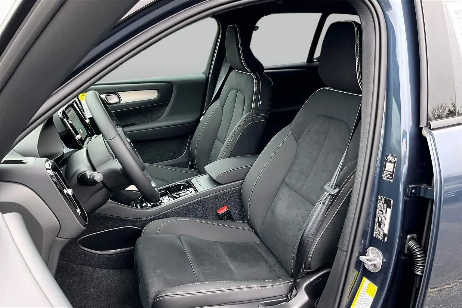 New 2026 DENIM BLUE Volvo Ultra Black Edition image 13