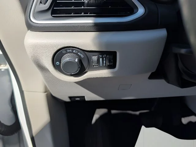 Used 2022 White Chrysler LX image 16