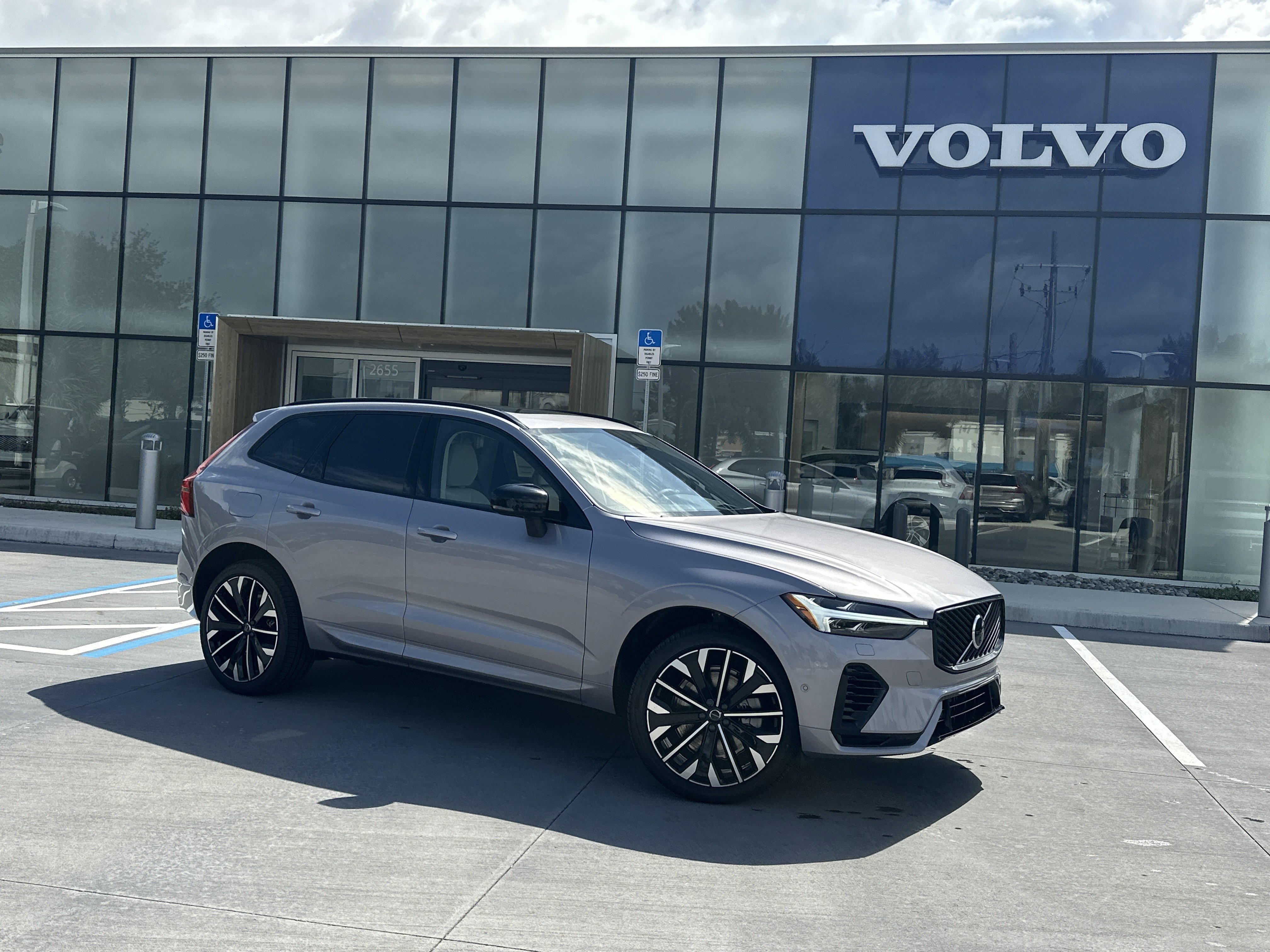 New 2026 Aurora Silver Volvo Ultra image 1