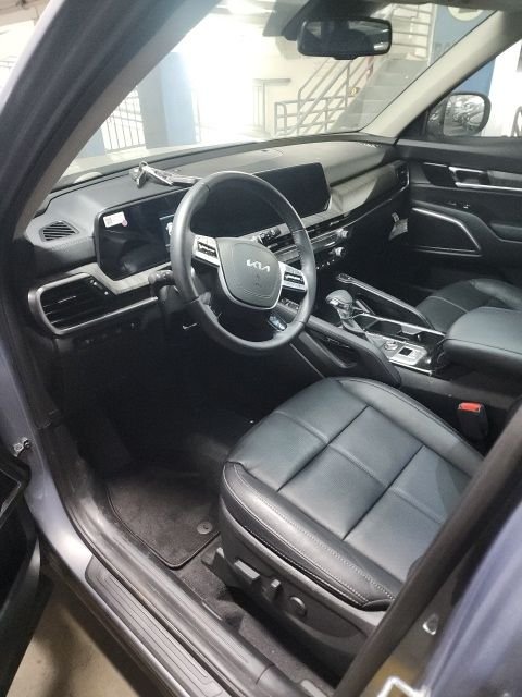 Used 2025 Silver Kia EX FWD image 7