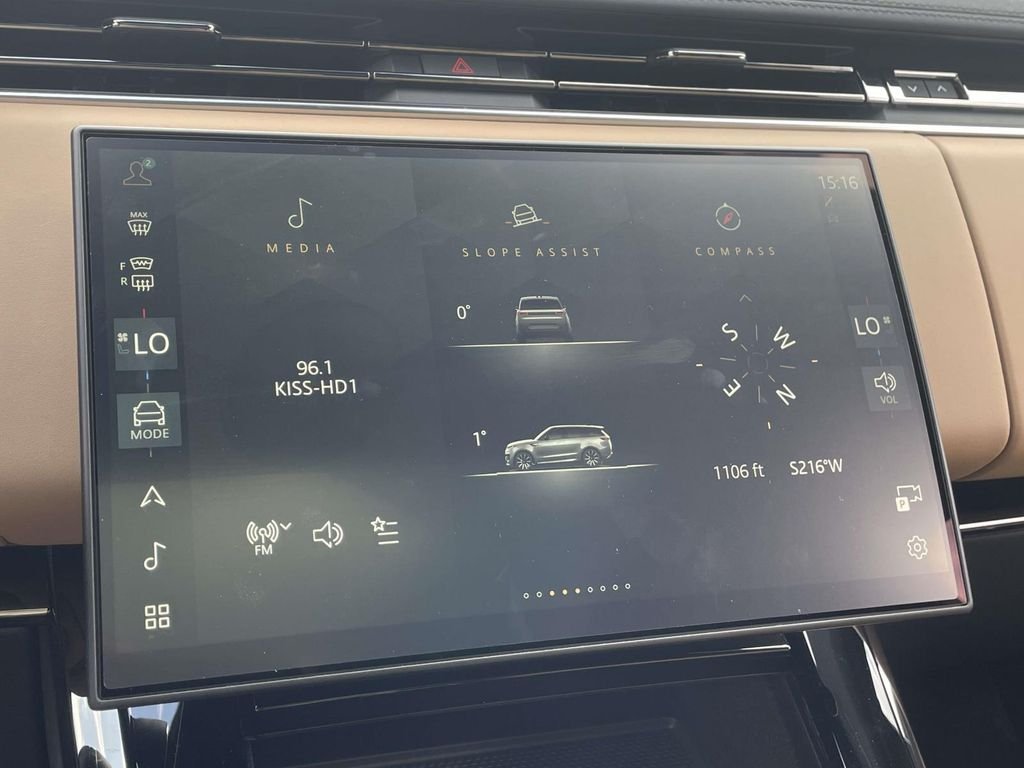 New 2026 Santorini Black Land Rover Dynamic SE image 23