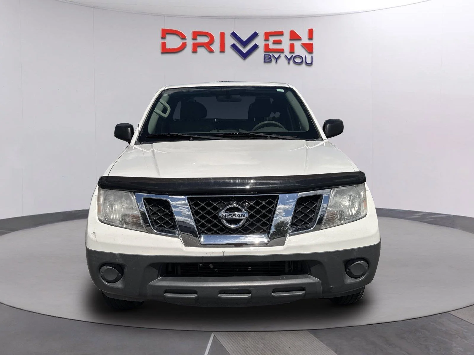 Used 2019 Glacier White Nissan S image 9