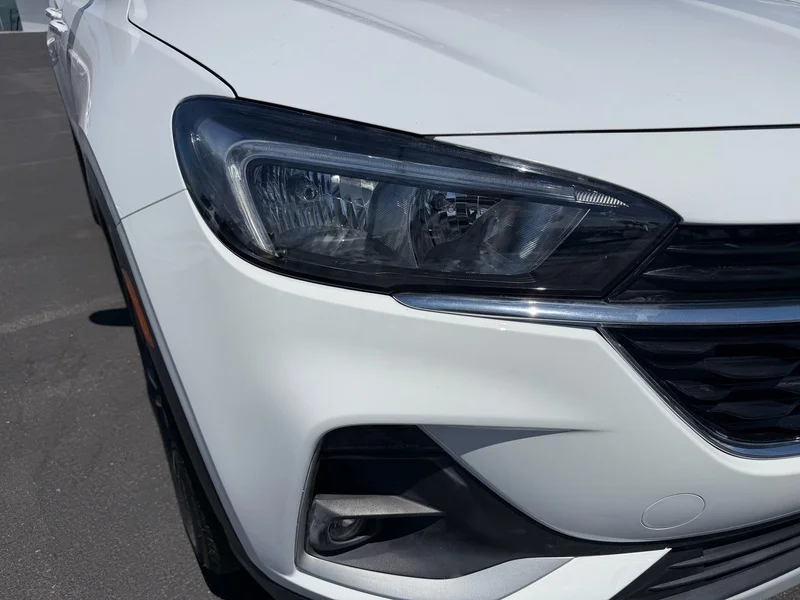 Used 2020 SUMMIT WHITE Buick Select image 23