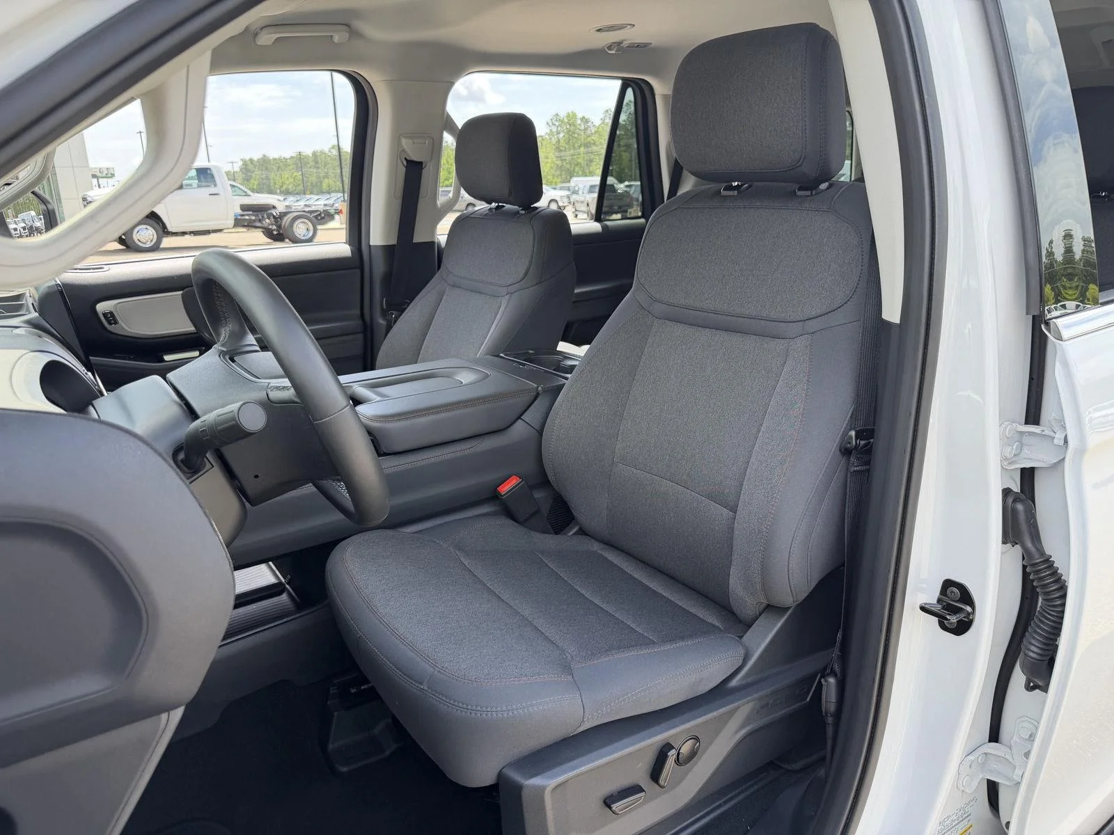 Used 2025 Oxford White Ford Active image 16