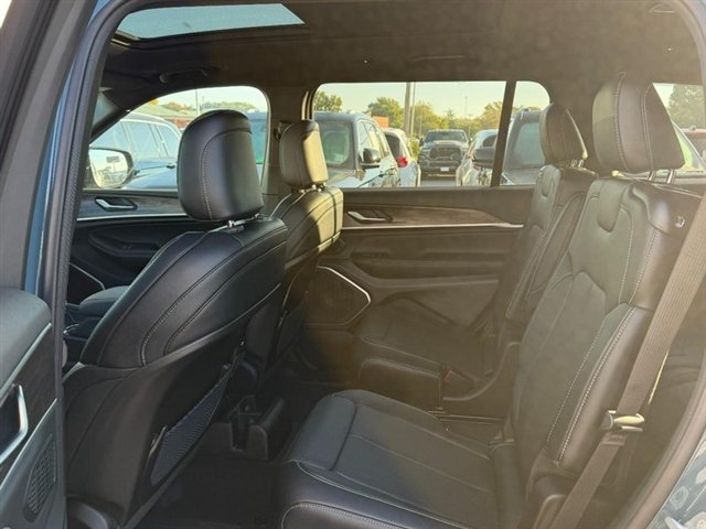 New 2027 Steel Blue Paint Jeep Limited Reserve image 4