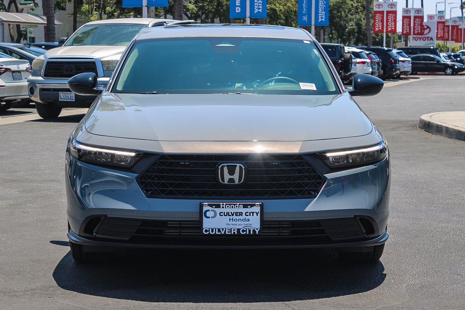 New 2026 Urban Gray Pearl Honda SE image 2