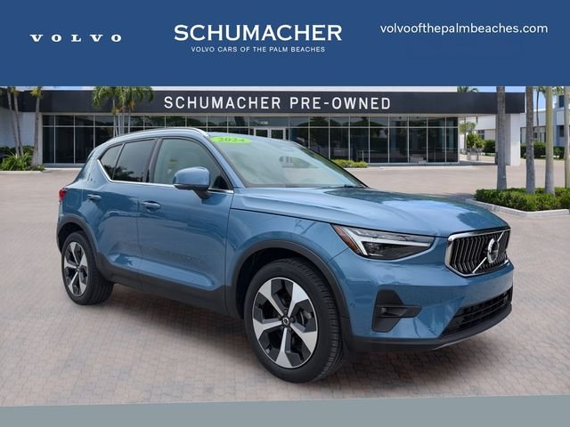 2024 Volvo XC40 B5 Plus Bright Theme
