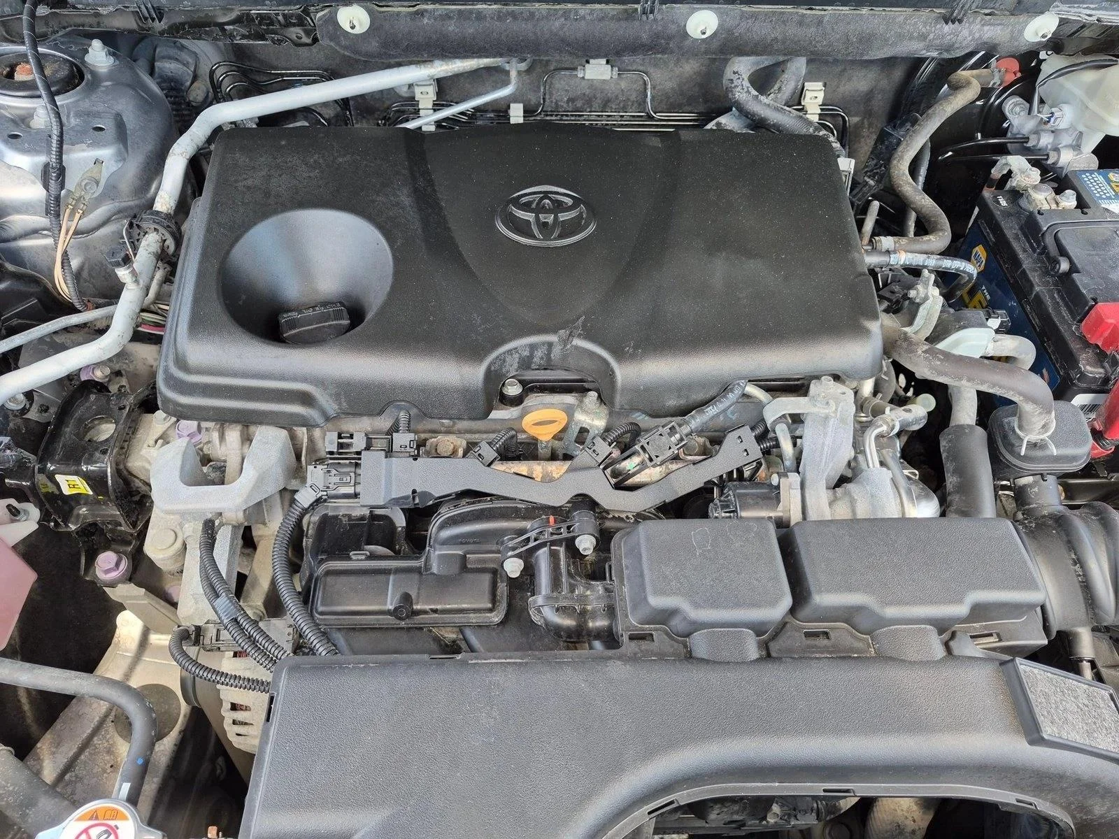 Used 2019 Silver Sky Metallic Toyota XLE image 21