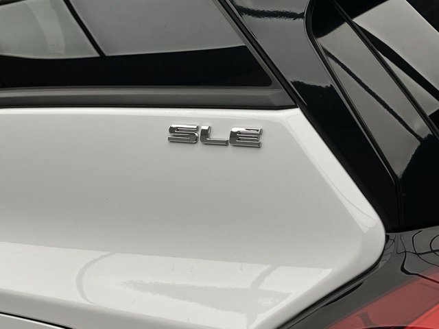 Used 2018 Summit White GMC SLE image 30