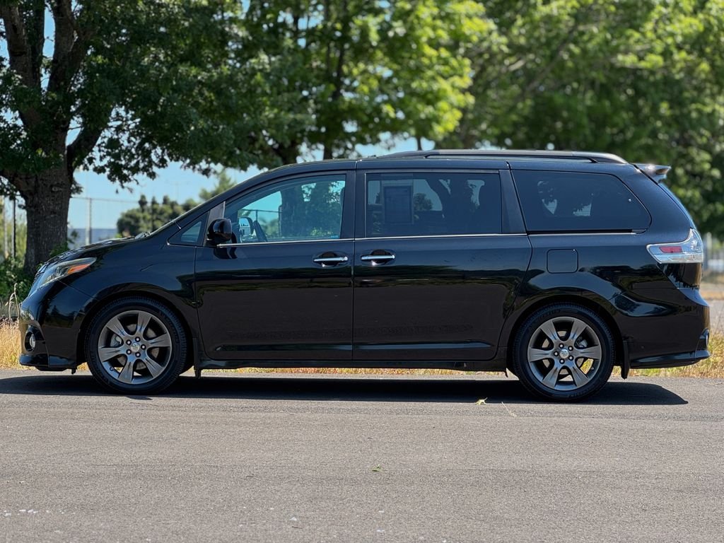 Used 2016 Midnight Black Metallic Toyota SE Premium image 4