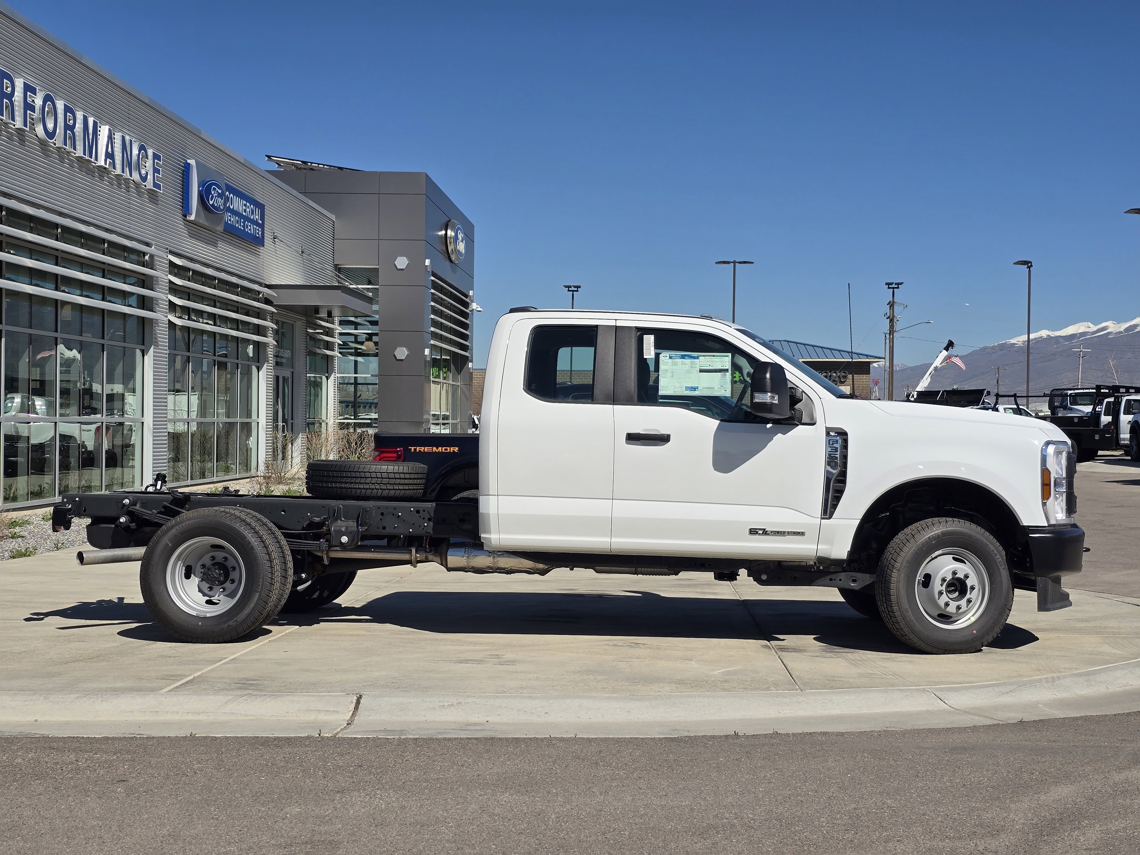 New 2026 Oxford White Ford XL image 23
