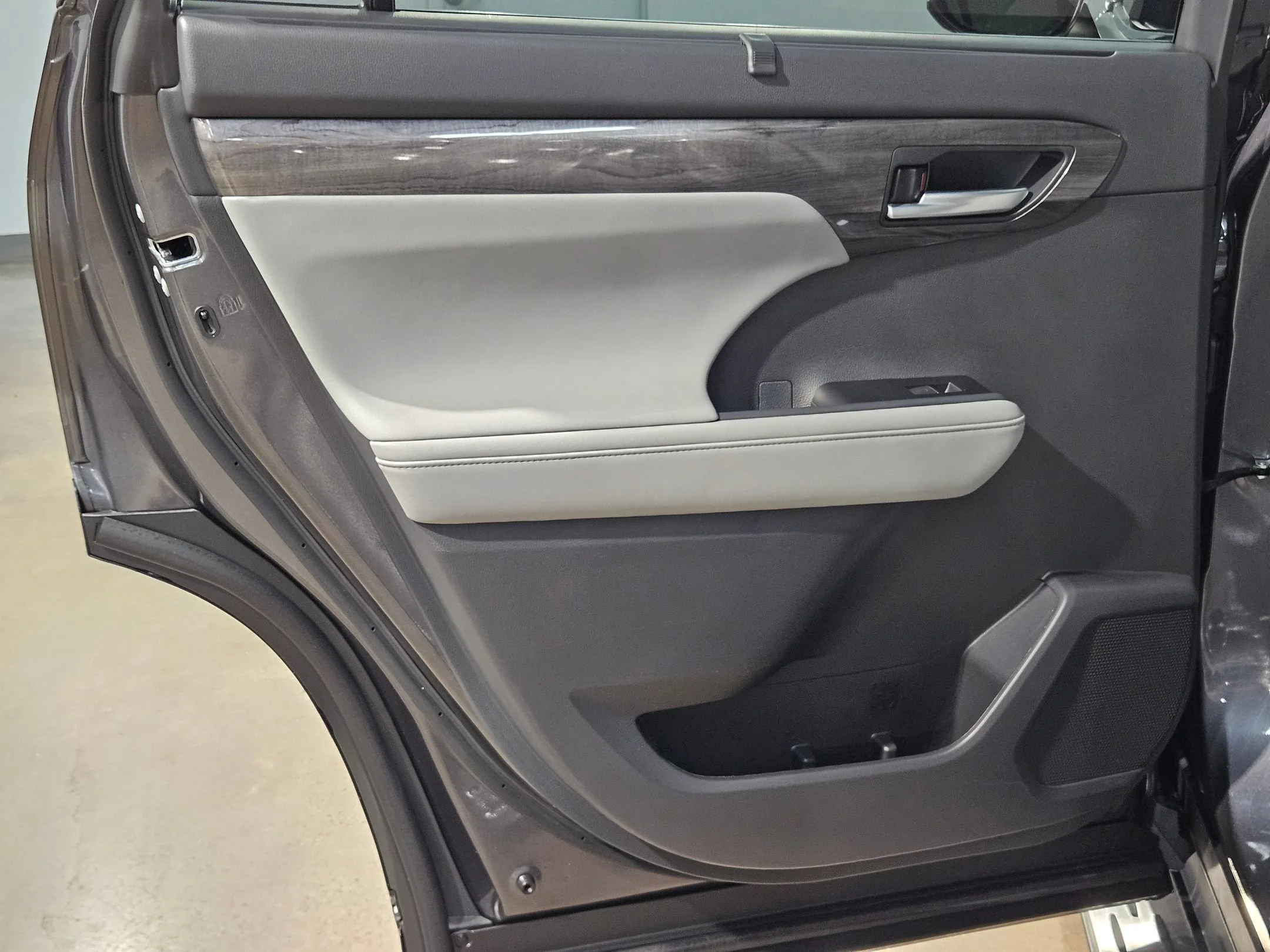 Certified Used 2025 Magnetic Gray Metallic Toyota Platinum image 35